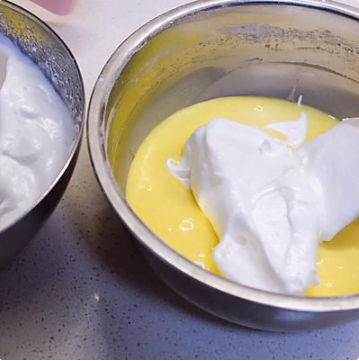 桃心草莓蛋糕，滿滿的草莓香氣，漂亮又美味